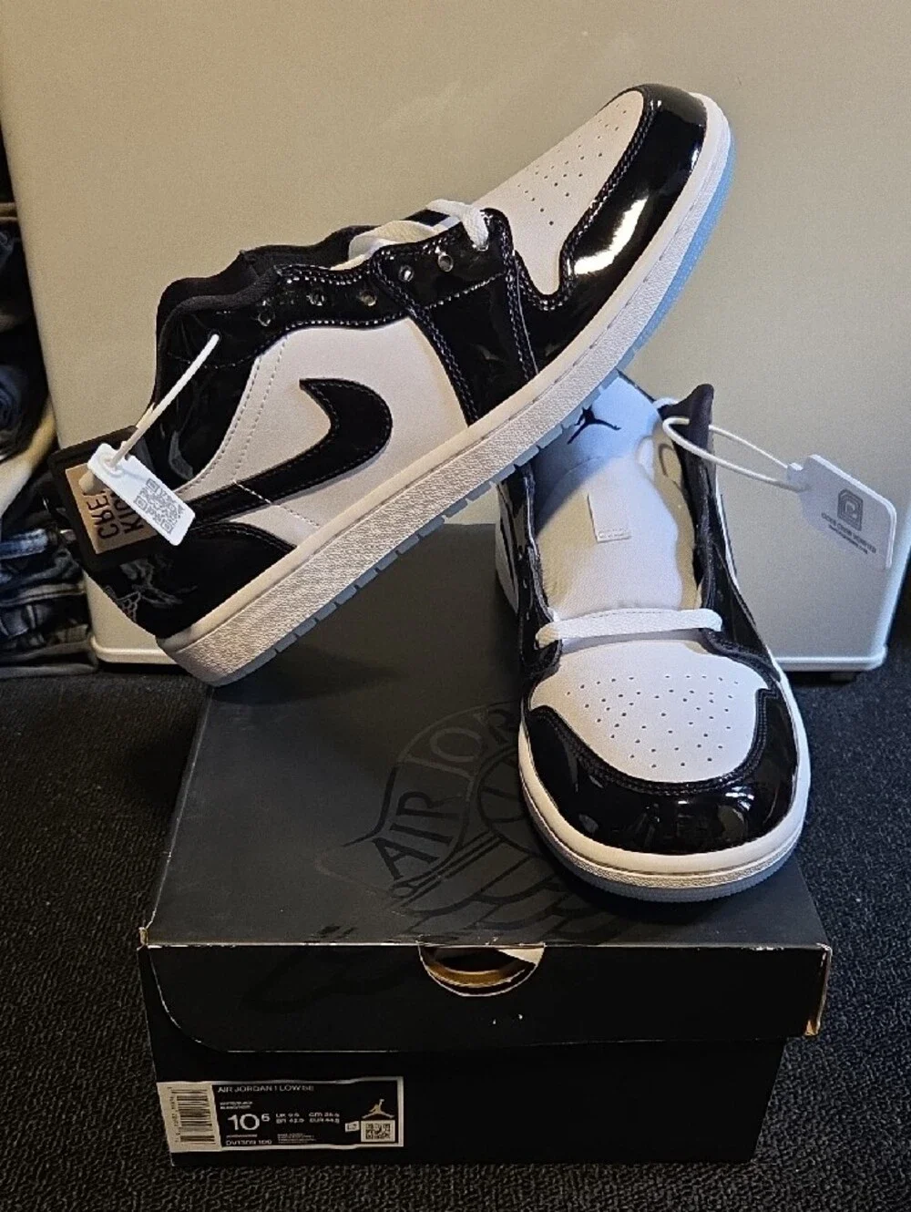 Nike Air Jordan 1 Low Patent Leather - Black & White